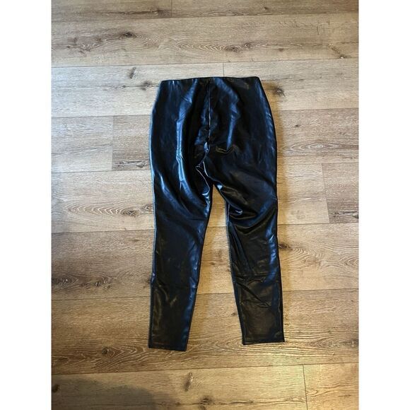Express Womens Black Faux Fur Leather Pants Pull On Cropped Size Large NWT - Picture 2 of 3